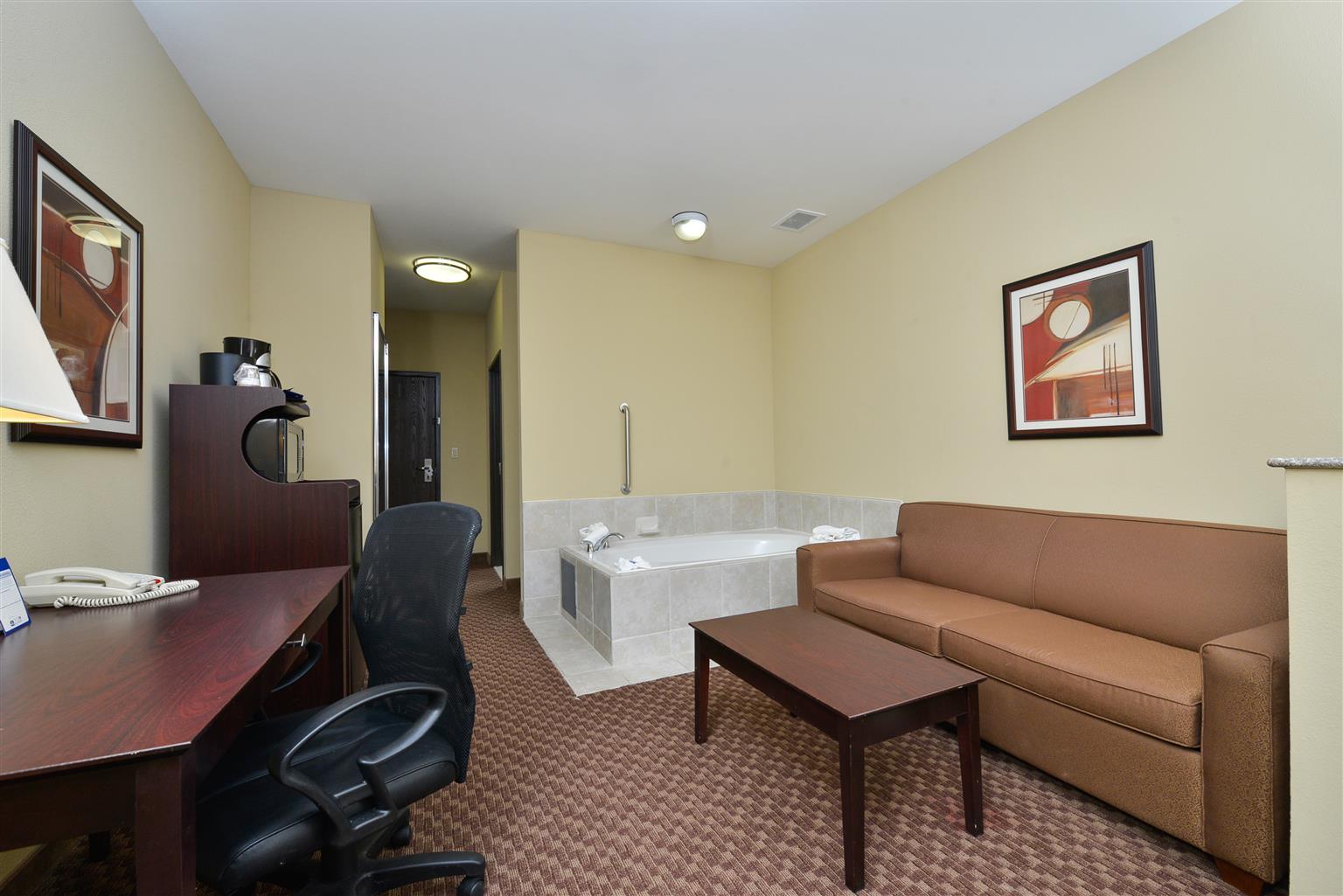 Best Western Plus Burleson Inn & Suites Exterior photo