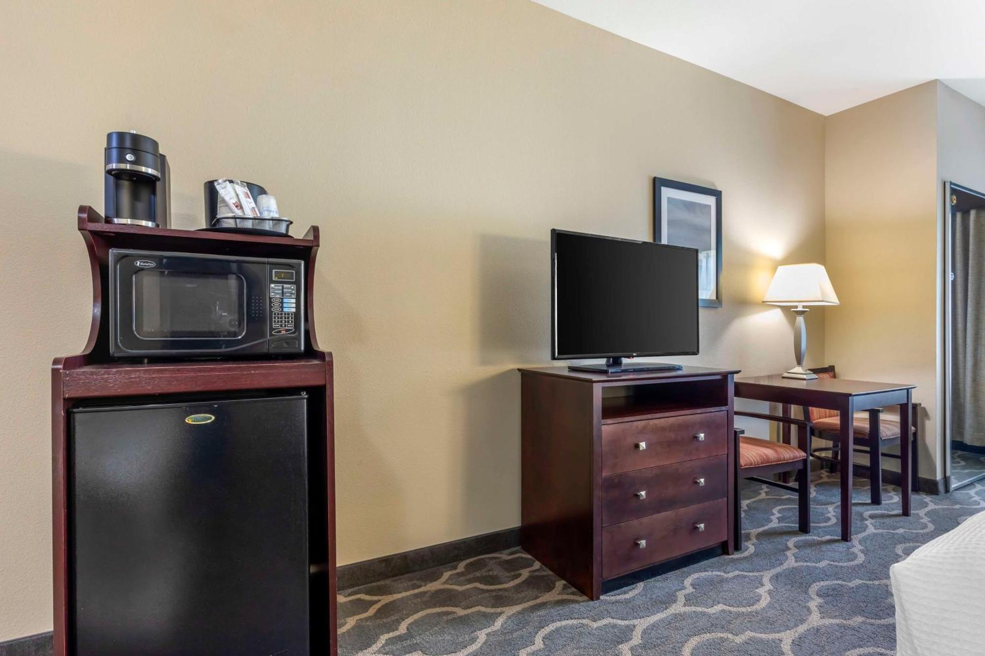 Best Western Plus Burleson Inn & Suites Exterior photo