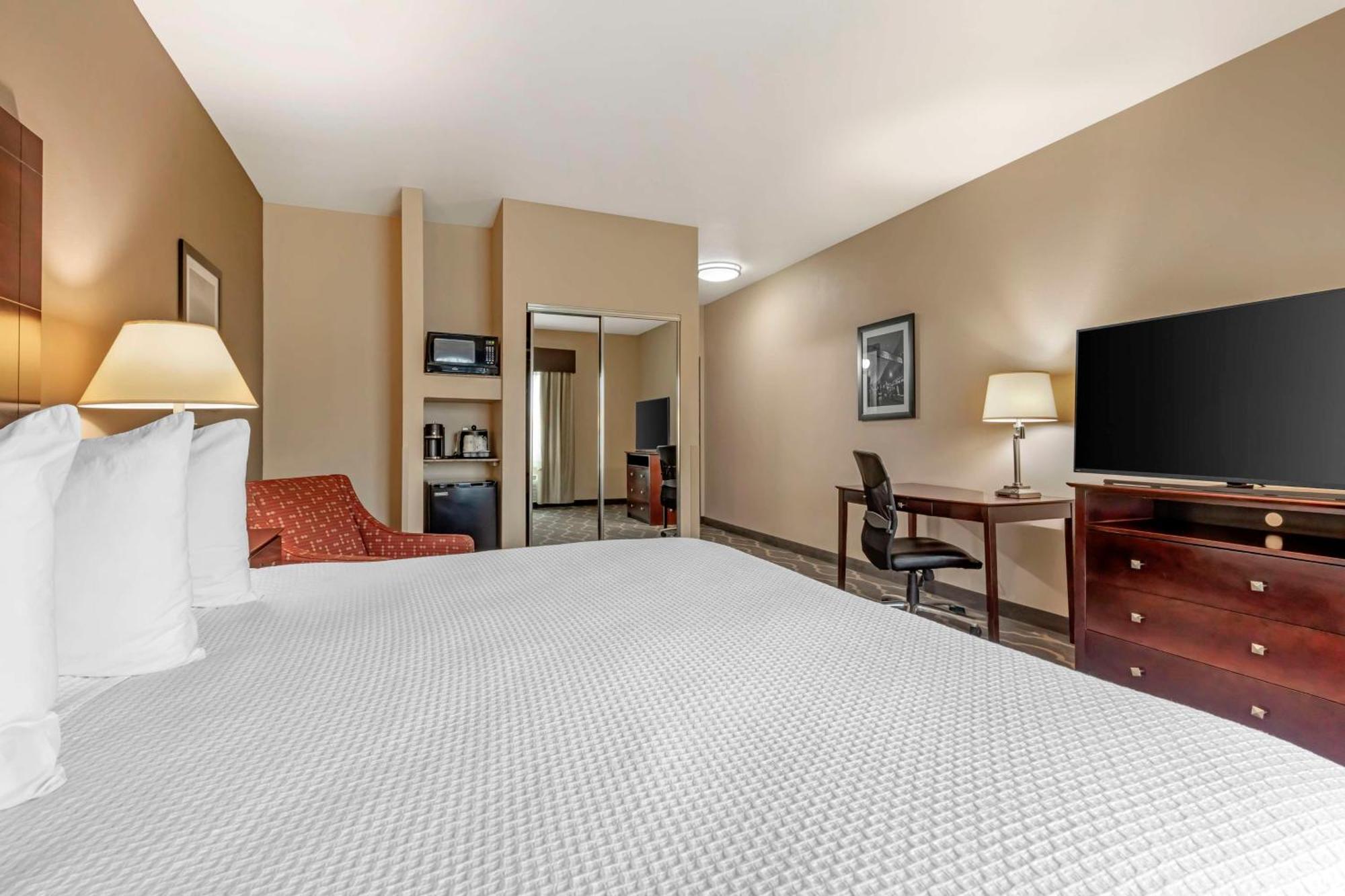 Best Western Plus Burleson Inn & Suites Exterior photo