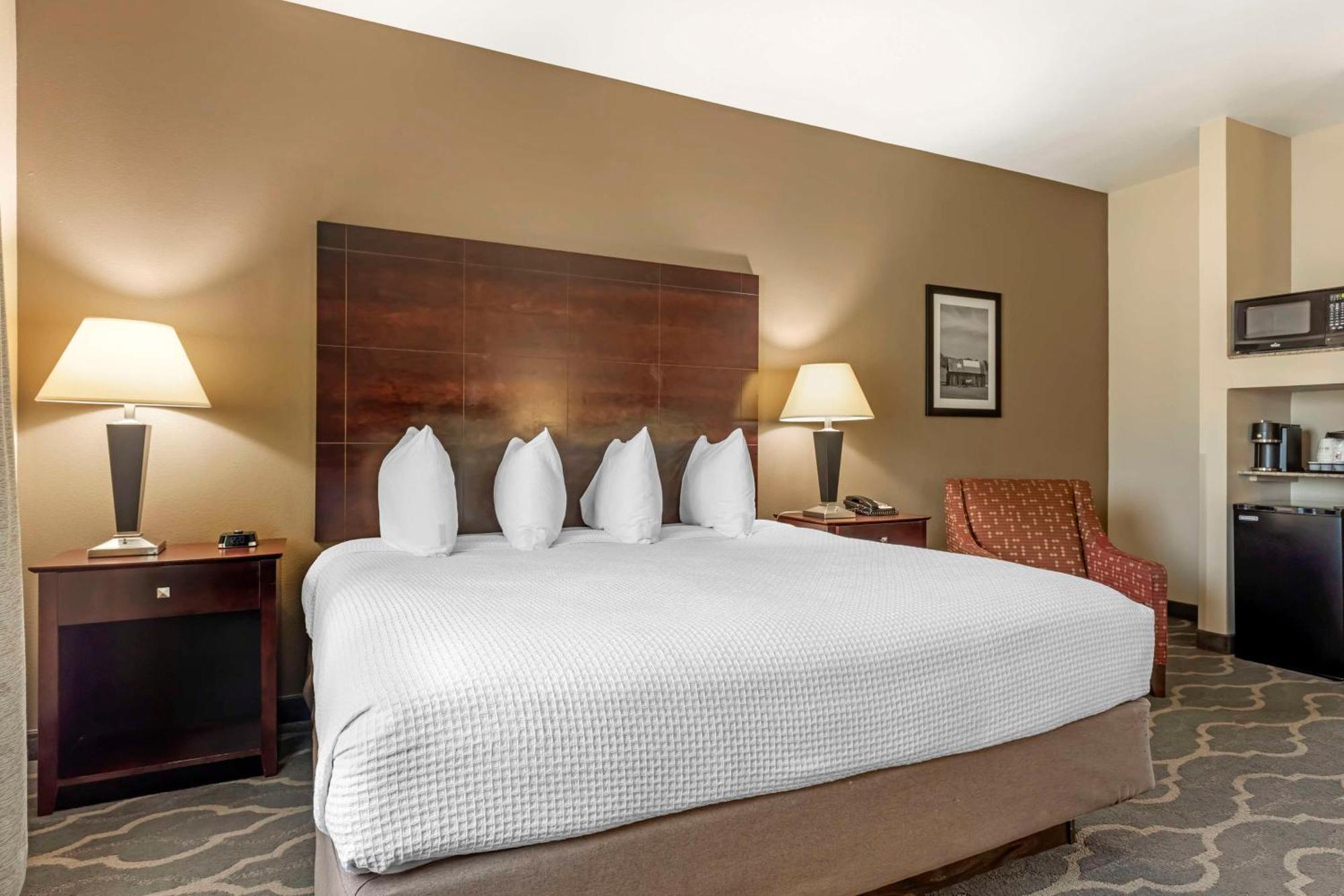 Best Western Plus Burleson Inn & Suites Exterior photo