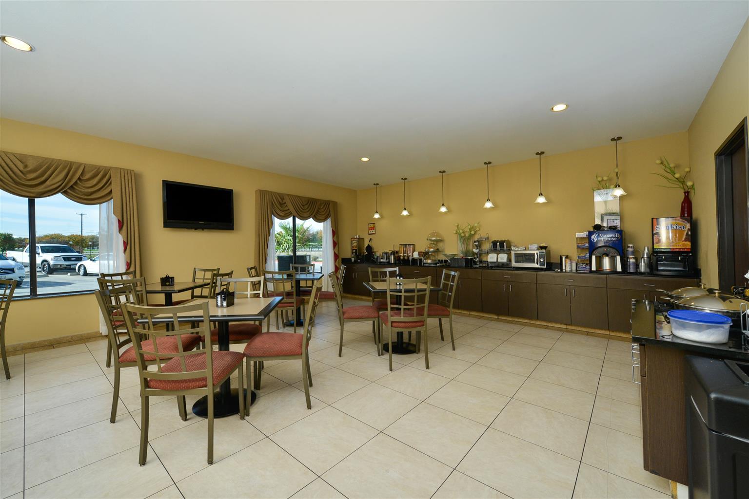 Best Western Plus Burleson Inn & Suites Exterior photo